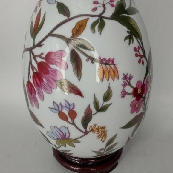 Large Asian inspired porcelain floral egg - Picture 6 of 7